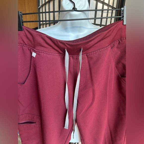 FIGS Maroon Zamora Joggers size small - Picture 4 of 5